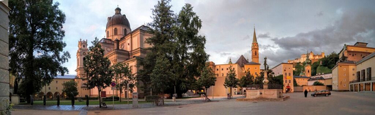 دانشکده الهیات کاتولیک دانشگاه سالزبورگ اتریش هنگام غروب آفتاب