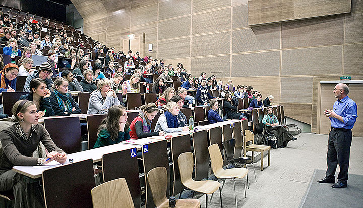 کلاس های دانشگاه وین با دانشجویان بین المللی